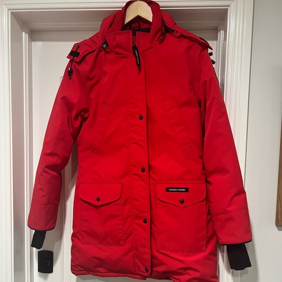 Woman’s Canada Goose (Large)